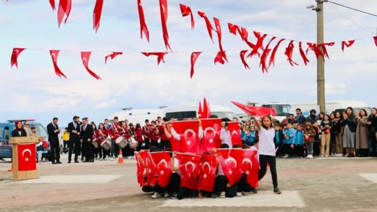 Cumhuriyet Coşkusu Meydana Sığmadı