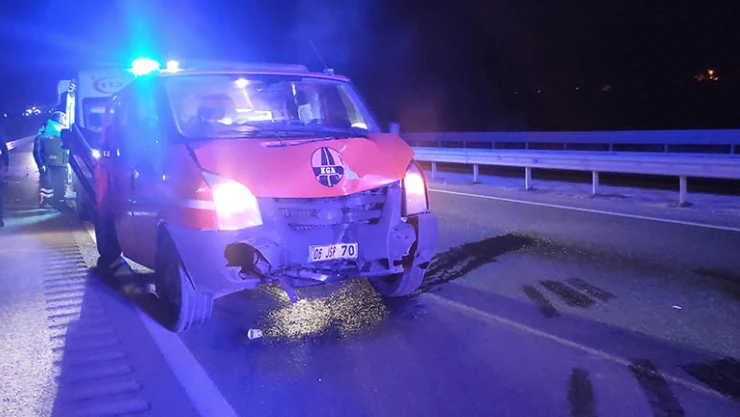 D-100'DE FECİ KAZA 3 YARALI