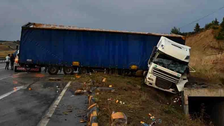 D-100'de kaza 5 yaralı