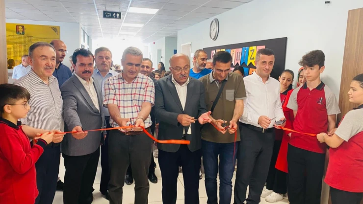 Darende Ortaokulu'nda Resim Sergisi Düzenlendi