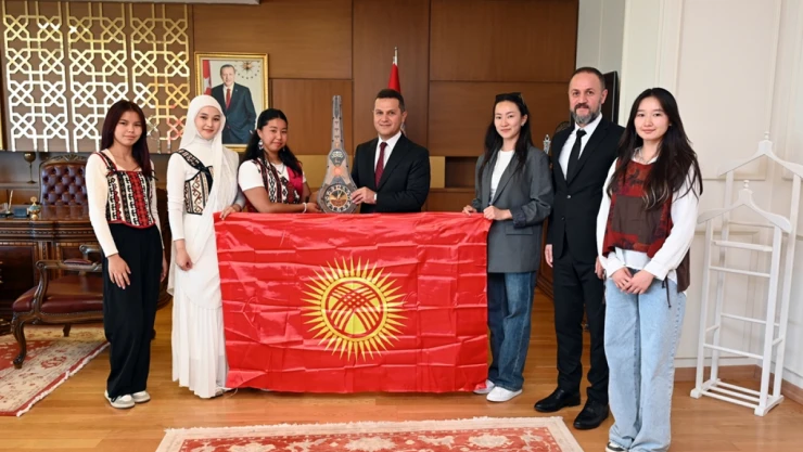 Değişim Öğrencilerinden Rektör Topal'a Ziyaret