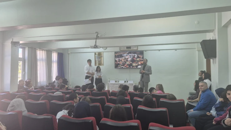 Dekan Yardımcısı, Liseli Gençlerle Buluştu