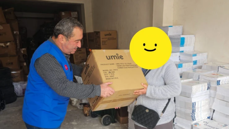 Deniz Feneri'nden Yetim Ailelere Hediye