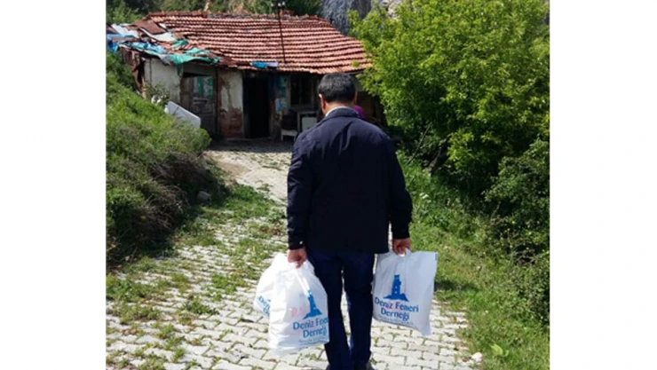 Deniz Feneri, yoksulların dünyasını Ramazan'da da aydınlatıyor