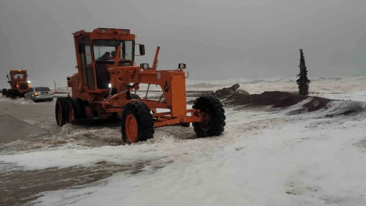 Fırtınanın Bıraktığı Hasar Gün Ağarınca Ortaya Çıktı