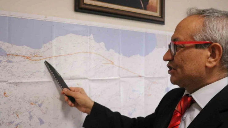 Deprem Uzmanı Ateş: 'Deprem Beklenmiyor'
