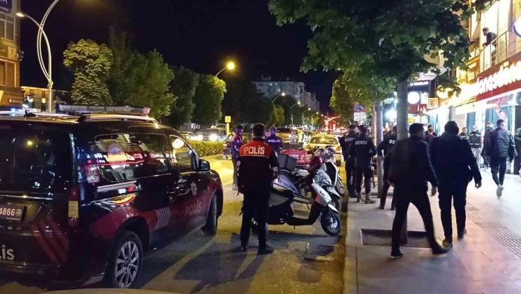 Derbi Kavgasını Ayırmak İsterken Bıçaklandılar