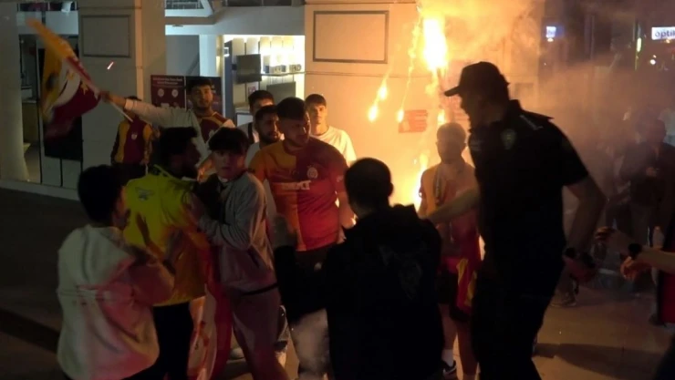 Derbi Maçı Sonrasında Tehlikeli Yakınlaşmayı Polis Engelledi