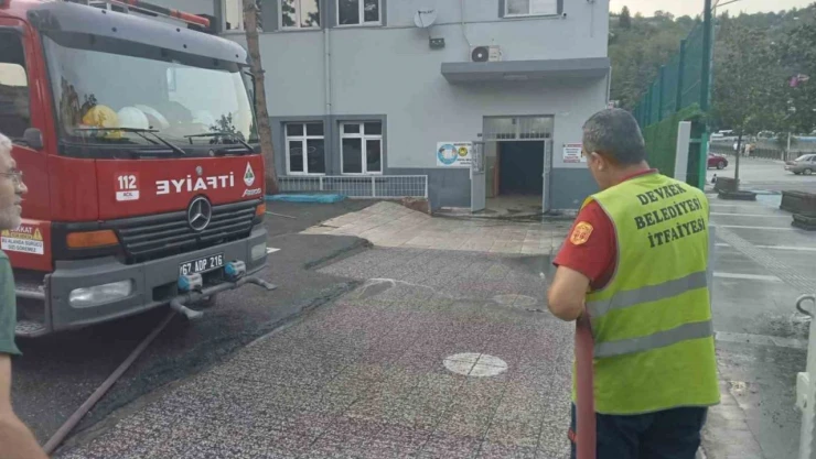 Devrek Belediyesi İtfaiye Ekipleri Okulları Yıkadı