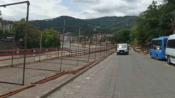 Alışveriş Stantları Kurulmaya Başlandı
