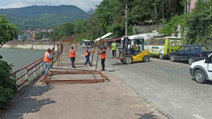 Devrek'te Alışveriş Stantları Kurulmaya Başladı