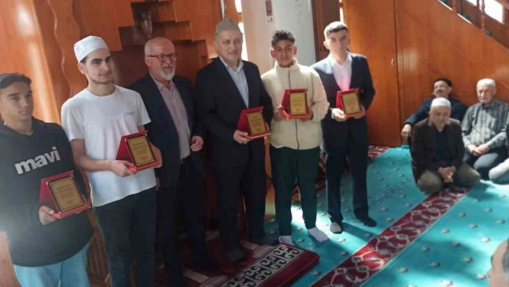 Teşekkür Plaketi Takdim Edildi