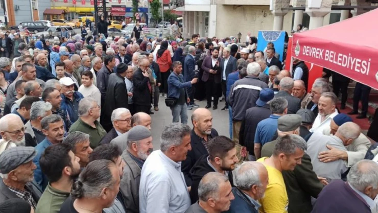 Devrek'te İlk Hac Kafilesi Dualarla Uğurlandı