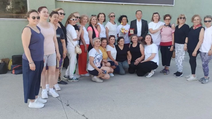 Devrek'te Öğretmene Teşekkür Plaketi