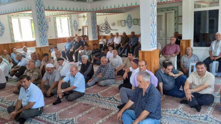 Devrek'te Vatandaşlar Aşure Programında Bir Araya Geldiler