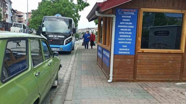 Yaya Yoluna Yapılan Dolmuş Durağı Tepki Çekiyor