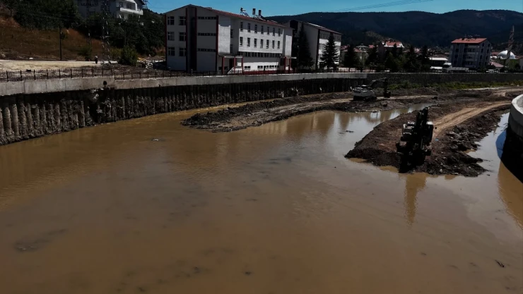 Devrekani Çayı'nda Islah Çalışmaları Devam Ediyor