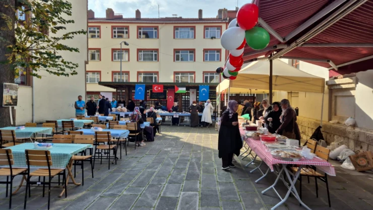 Devrekani'de Gazze Yararına Hayır Çarşısı Düzenlendi