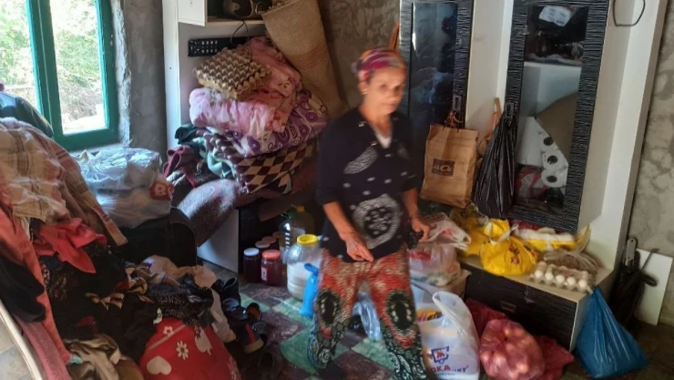 Yıkılmak Üzere Olan Evde Hayat Mücadelesi Veriyorlar