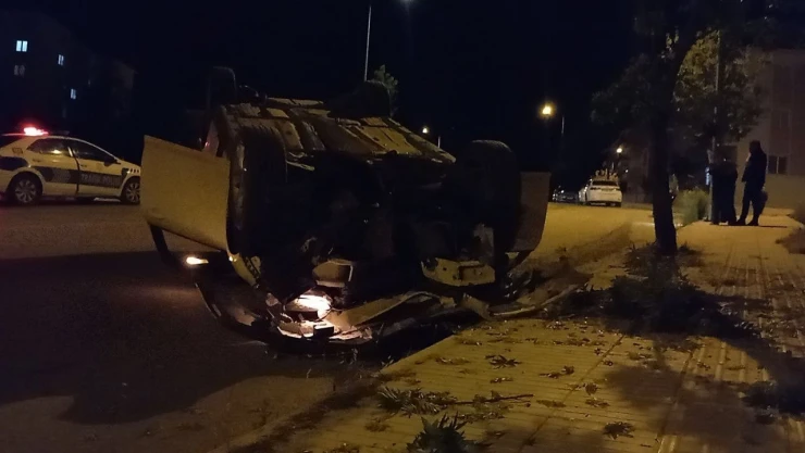 Direksiyon Hakimiyetini Kaybeden Alkollü Sürücü Takla Attı