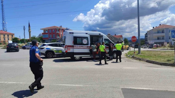 Direksiyon Hakimiyetini Kaybeden Sürücü Yere Düştü