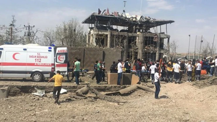 Diyarbakır'da hain saldırı 1'i çocuk 7 şehit