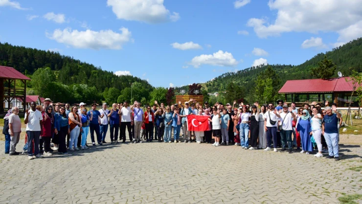 Doğa Gezisinde Bir Araya Geldiler