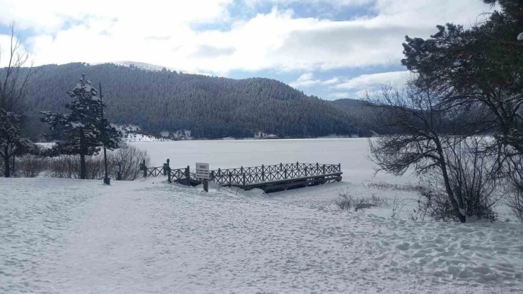 Abant Gölü Buz Tuttu