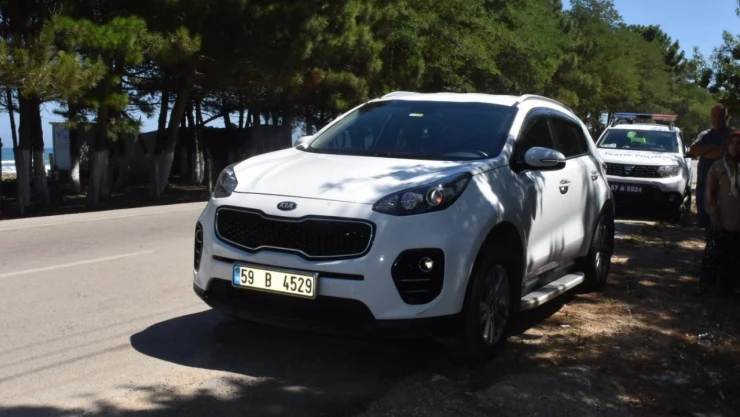 Dondurma almaya giden küçük kıza otomobil çarptı