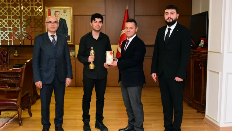 Döngü Ekibinden Rektör Topal'a Ziyaret