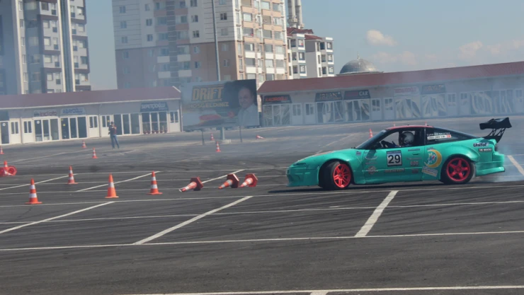 Drift gösterileri heyecanlı anlar yaşattı
