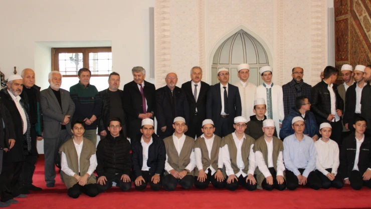 Dualarla Başladı, Dualarla Tamamlandı