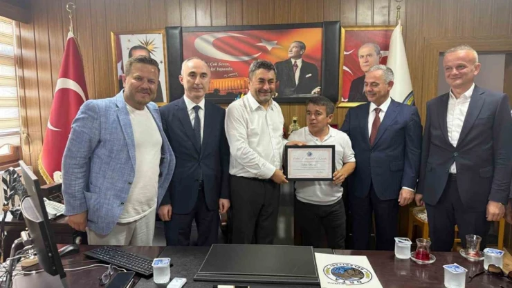 Dünya Rekortmeni Halil Mutlu'ya 'Fahri Hemşehrilik' Beratı