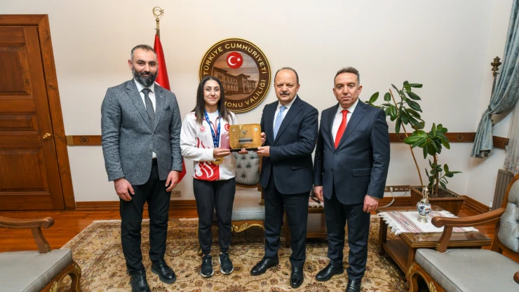 Dünya Şampiyonu Çığlıoğlu'ndan Vali Dallı'ya Ziyaret