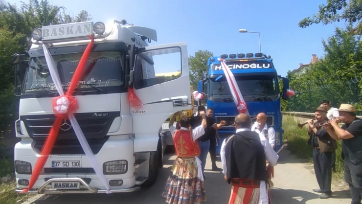 Tır Şoförüne Arkadaşlarından Tırlı Konvoy