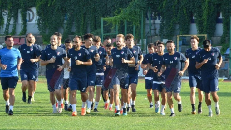 Düzcespor top kapma çalıştı