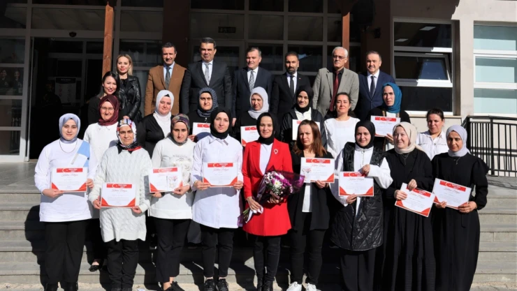 Ebeveyn Okulu Sertifika Töreni Düzenlendi