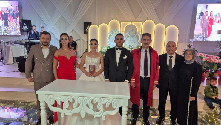 Ece İle Emre Can Evlendi