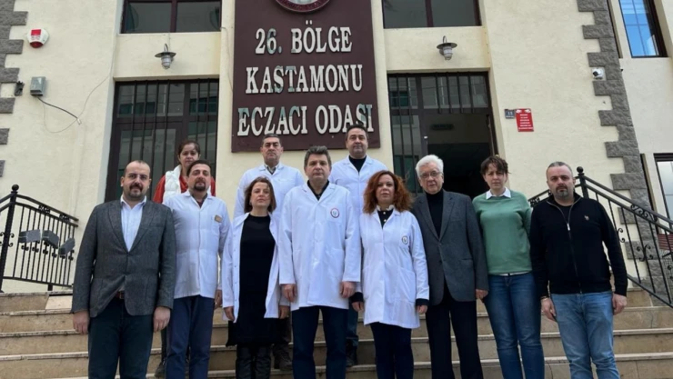 Eczacılar Depremde Yitip Gidenleri Andı