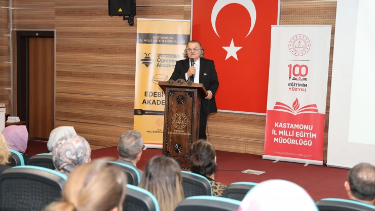 Edebiyat Akademisi'nde 'Kitap ve Hayat' Konuşuldu