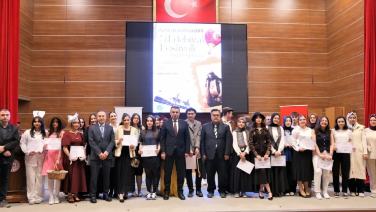 Edebiyatın Kalbi, Göl'de Atıyor