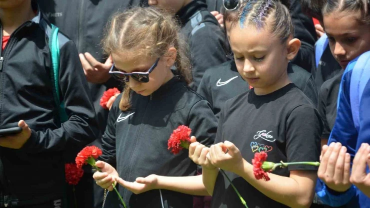 Efsane Cimnastikçi Canbaş, Mezarı Başında Anıldı