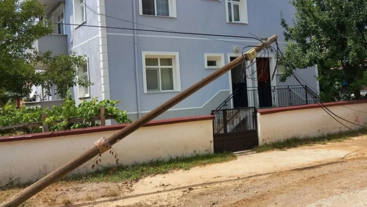 Eğri Direk Korkutuyor