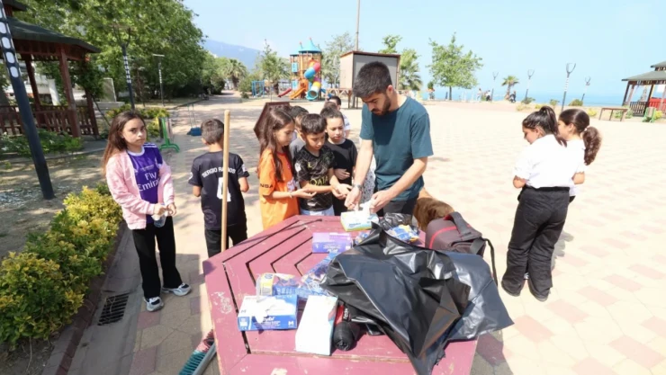 El Birliğiyle Çevre Temizliği Yapıldı