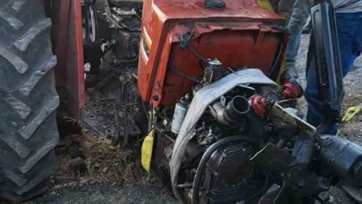 El Freni Çekilmeyen Traktör Şarampole Yuvarlandı
