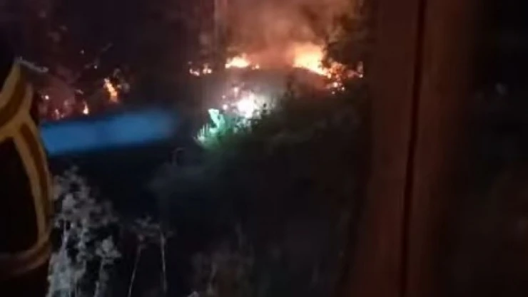 Elektrik Tellerinin Kopması Yangına Neden Oldu