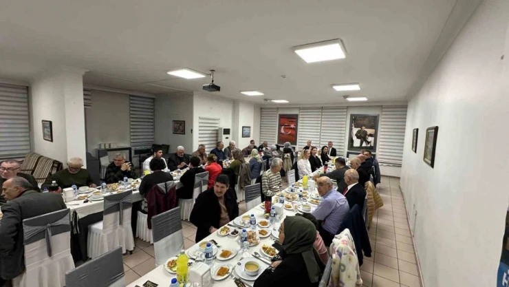 İftar Programında Bir Araya Geldiler