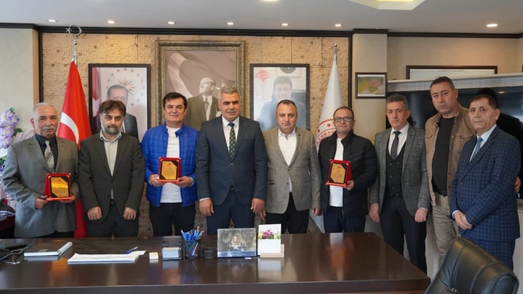 Emekliye Ayrılan Personele Plaket