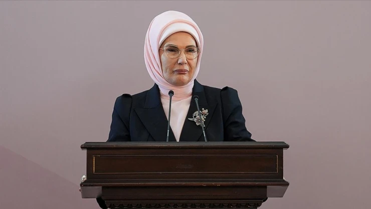 Emine Erdoğan, 19 Mayıs'ı Kutladı
