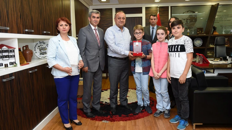 En fazla atık pil toplayan ilk üç okul ödüllendirildi